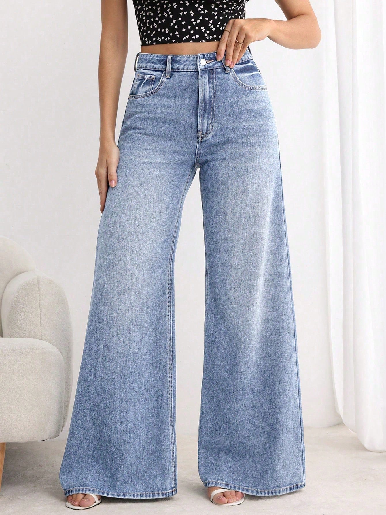 SHEIN_Essnce_Jeans_larges_amples_dcontracts_avec_poches_et_boutons_devant_pour_femmes_main_0.jpg